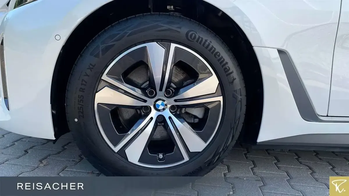 Gebraucht BMW i4 250 kW (340 PS) 2025 Mineralweiß metallic Limousine