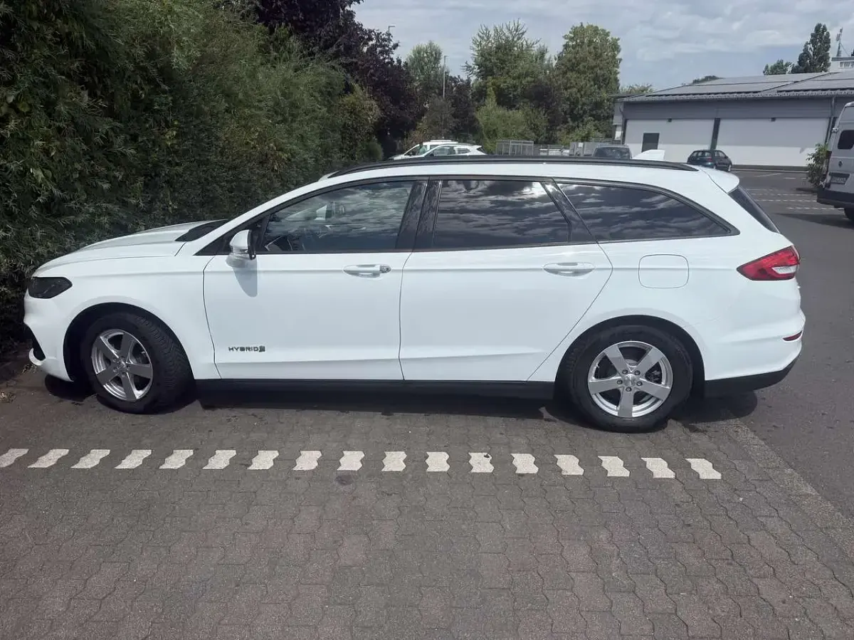 Gebraucht Ford Mondeo Trend 140 PS (102 kW) 2020 Weiß Kombi
