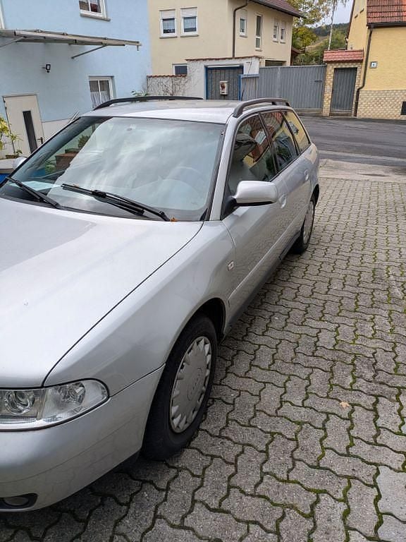 Silber Gebraucht 2000 Audi A4 Kombi | 800 € (Superpreis) - Bild 1/4