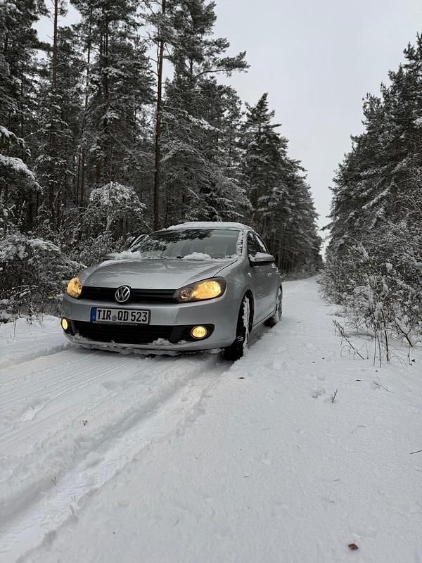 Grau Gebraucht 2010 VW Golf Trendline Limousine | 3.600 € (Guter Preis) - Bild 1/4