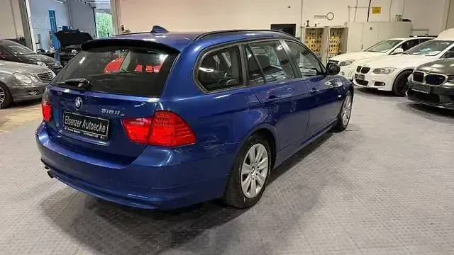 Gebraucht BMW 318 Sport Line 143 PS (105 kW) 2011 Blau Kombi