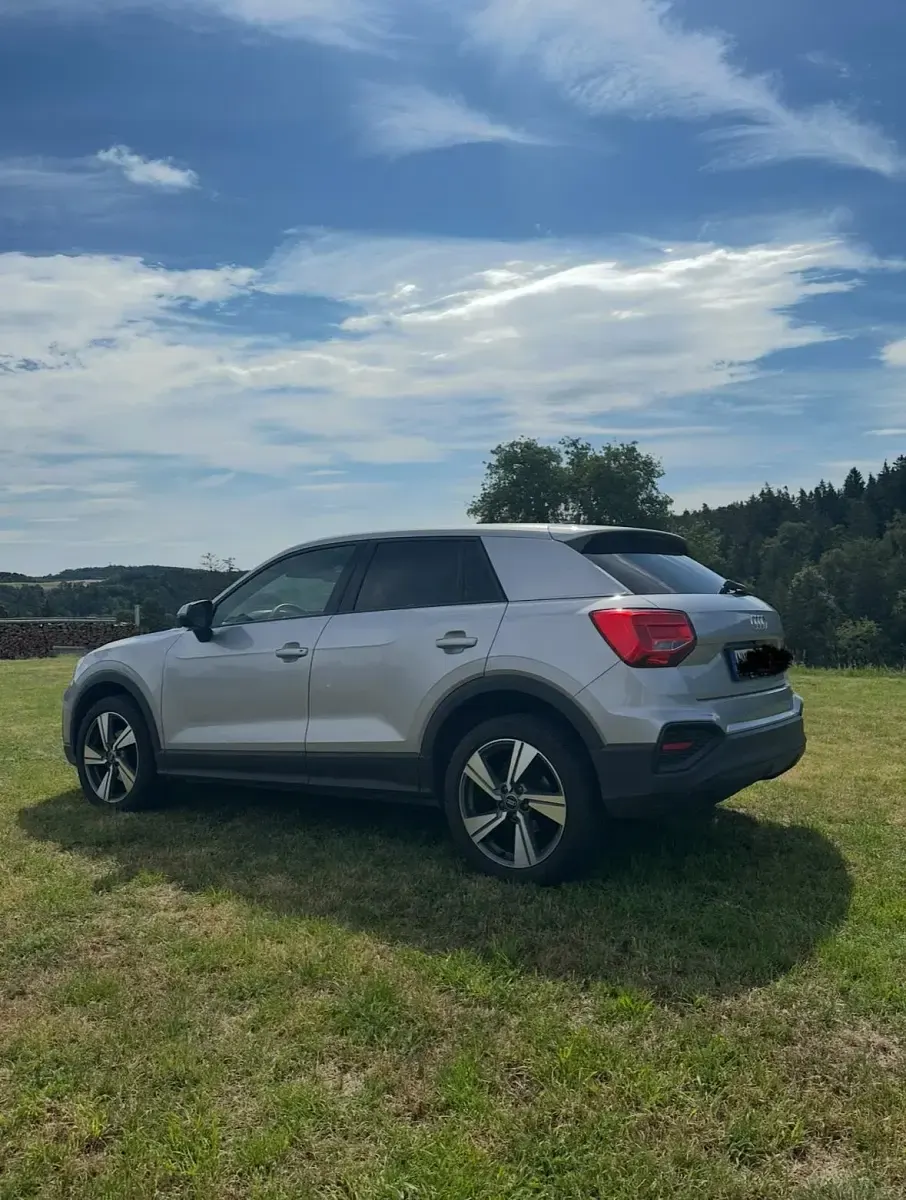 Gebraucht Audi Q2 S-Line 150 PS (110 kW) 2022 Silber SUV