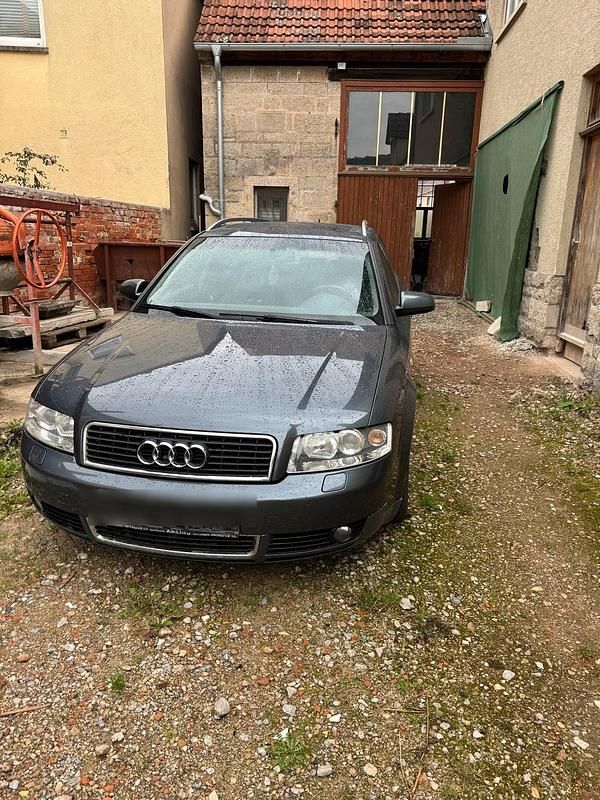 Grau Gebraucht 2001 Audi A4 Kombi | 1.499 € (Fairer Preis) - Bild 1/4