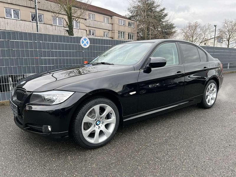 Gebraucht BMW 318 129 PS (94 kW) 2010 Schwarz Limousine