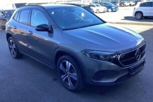 Lack mountaingrau Gebraucht 2023 Mercedes EQA250+ Night SUV | 36.880 € - Bild 1/3