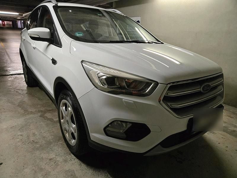 Gebraucht Ford Kuga 120 PS (88 kW) 2018 Weiß SUV
