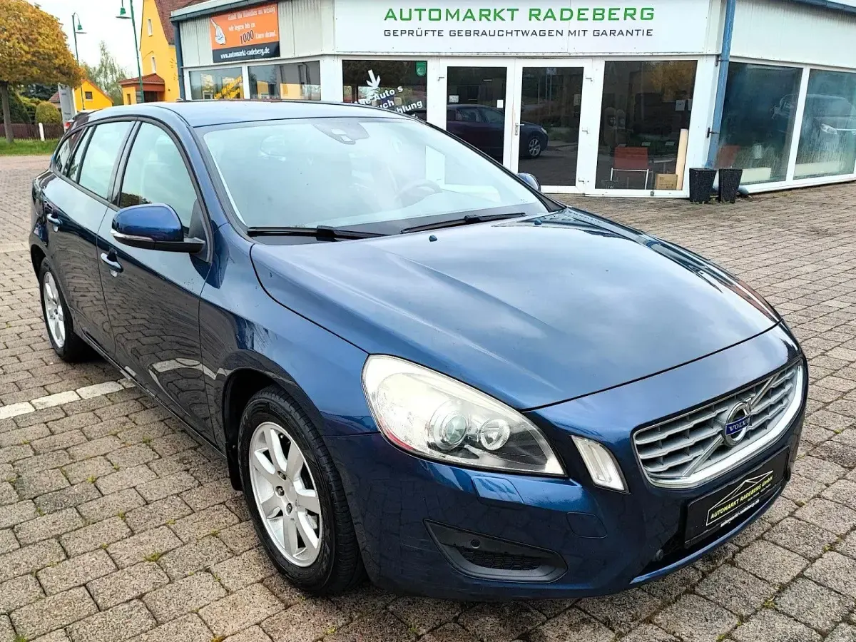 Używany Volvo V60 179 KM (131 kW) 2012 Niebieski Kombi