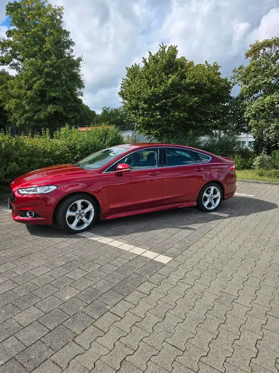 Używany Ford Mondeo Titanium 163 KM (119 kW) 2016 Czerwony Sedan/Limuzyna