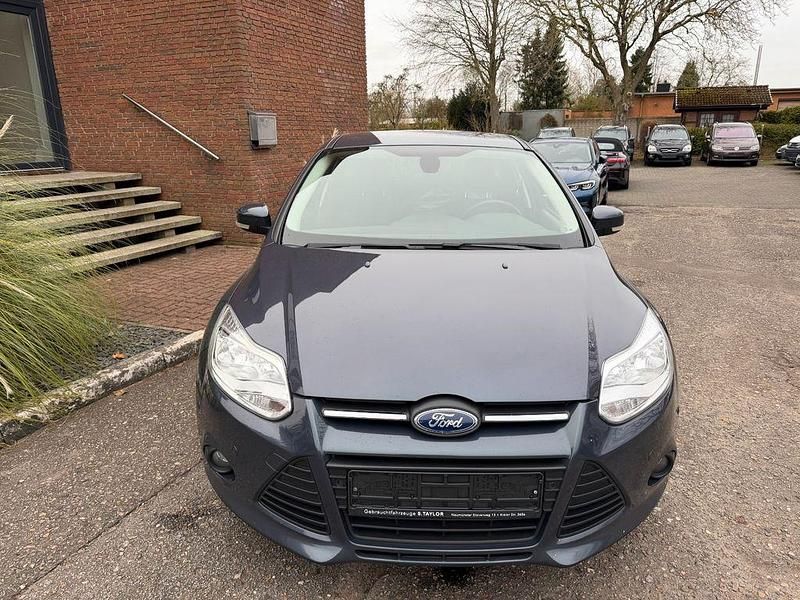 Gebraucht Ford Focus Champions Edition 125 PS (91 kW) 2013 Grau Limousine