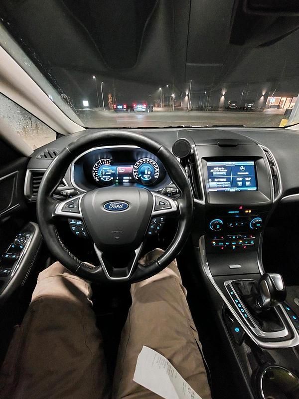 Gebraucht Ford S-MAX S 180 PS (132 kW) 2016 Weiß Van / Kleinbus