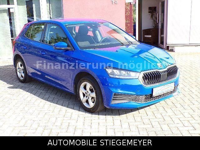 Blau Gebraucht 2022 Skoda Fabia Active Kleinwagen | 12.850 € (Fairer Preis) - Bild 1/4