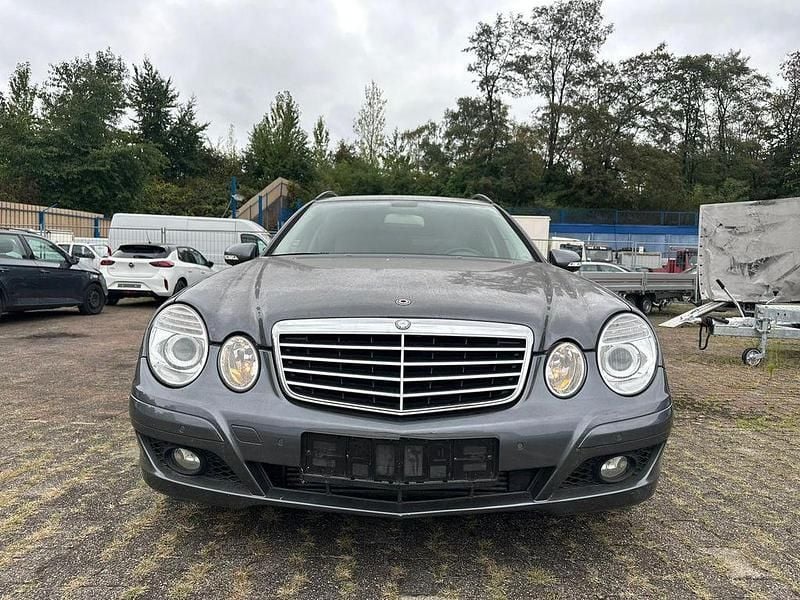 Grau Gebraucht 2008 Mercedes E220 Classic Limousine | 1.990 € (Superpreis) - Bild 1/4