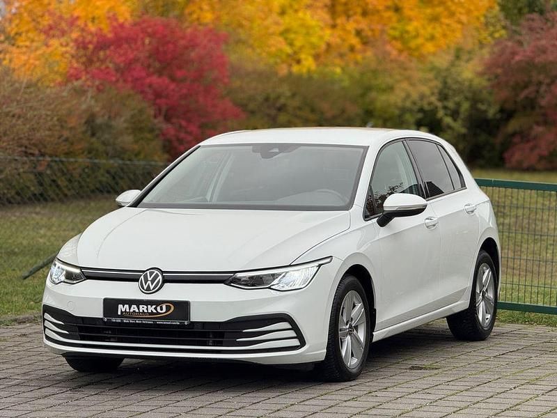 Weiß Gebraucht 2020 VW Golf VIII Life Limousine | 19.900 € (Fairer Preis) - Bild 1/4