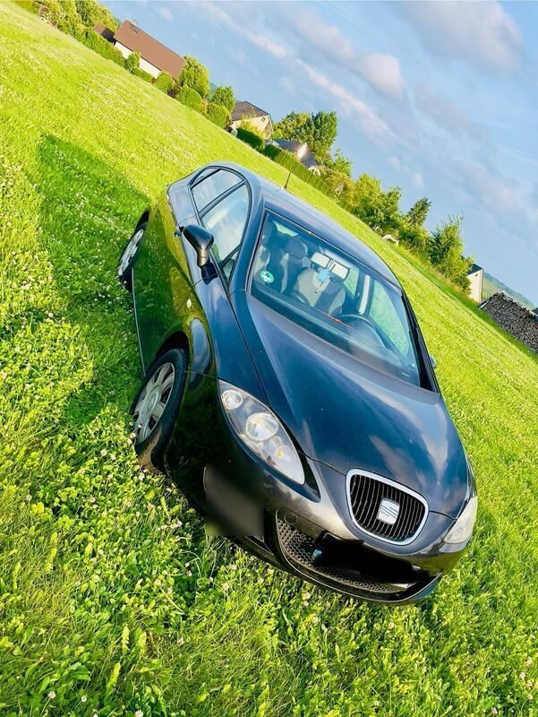 Schwarz Gebraucht 2007 Seat Leon Reference Limousine | 1.000 € - Bild 1/4