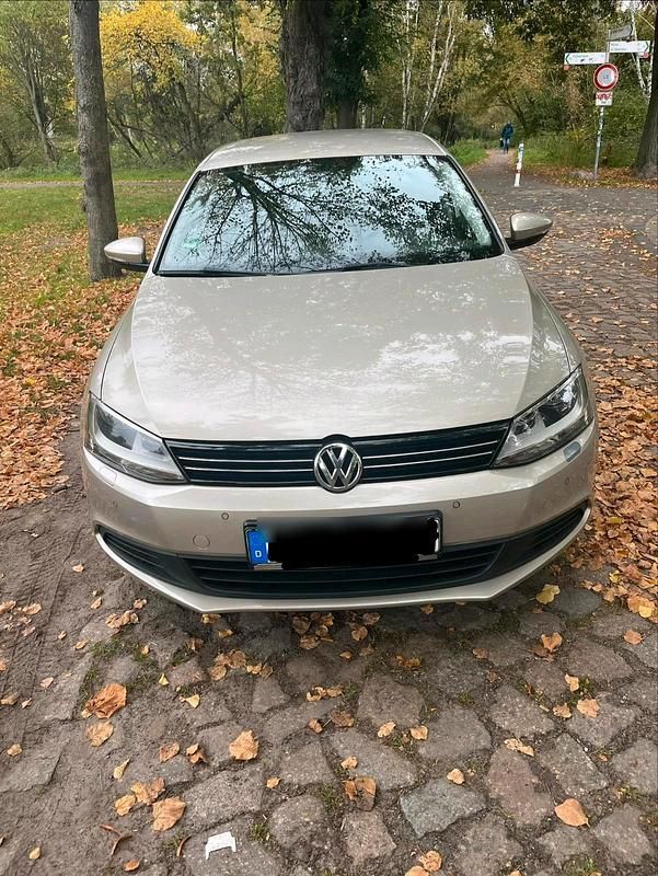 Gebraucht VW Jetta Comfortline 105 PS (77 kW) 2012 Grau Limousine