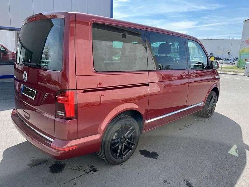 Second-hand VW Multivan 204 CP (150 kW) 2024 Roșu Monovolum