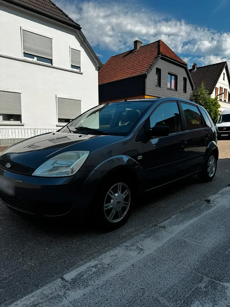 Gebraucht Ford Fiesta 80 PS (58 kW) 2005 Grau Kleinwagen