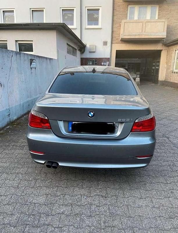 Gebraucht BMW 523 198 PS (145 kW) 2009 Grau Limousine