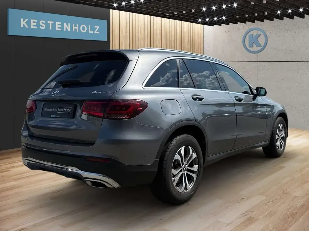 Gebraucht Mercedes GLC200 Exclusive 197 PS (144 kW) 2022 Lack selenitgrau SUV