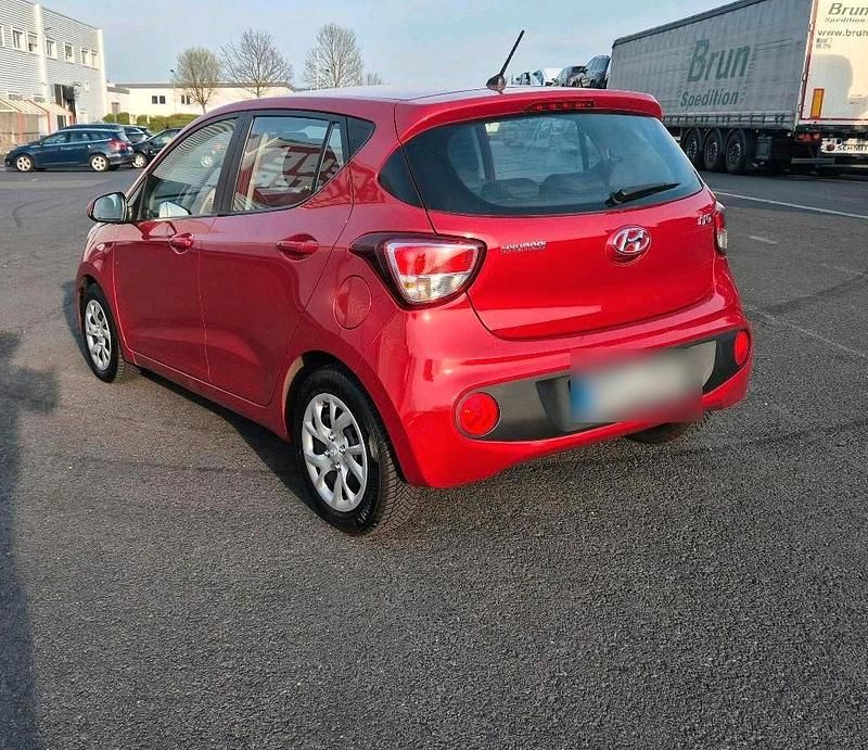 Gebraucht Hyundai i10 66 PS (48 kW) 2019 Rot Kleinwagen