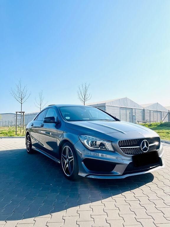 Grau Gebraucht 2014 Mercedes CLA180 AMG line Limousine | 17.500 € (Teuer) - Bild 1/4