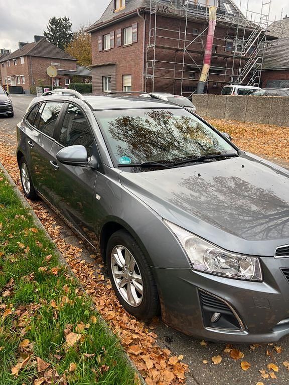Grau Gebraucht 2012 Chevrolet Cruze LT Kombi | 5.000 € (Etwas zu teuer) - Bild 1/4