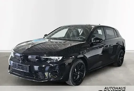 Käytetty Opel Astra 145 HP (106 kW) 2025 Sedan