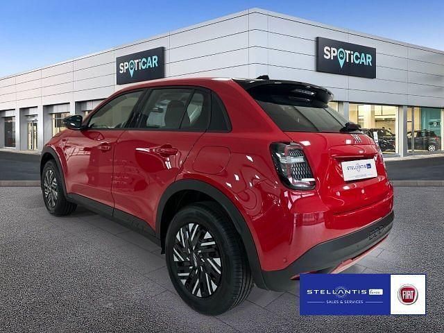 Neu Fiat 600 Basis 101 PS (74 kW) 2025 Rot Limousine