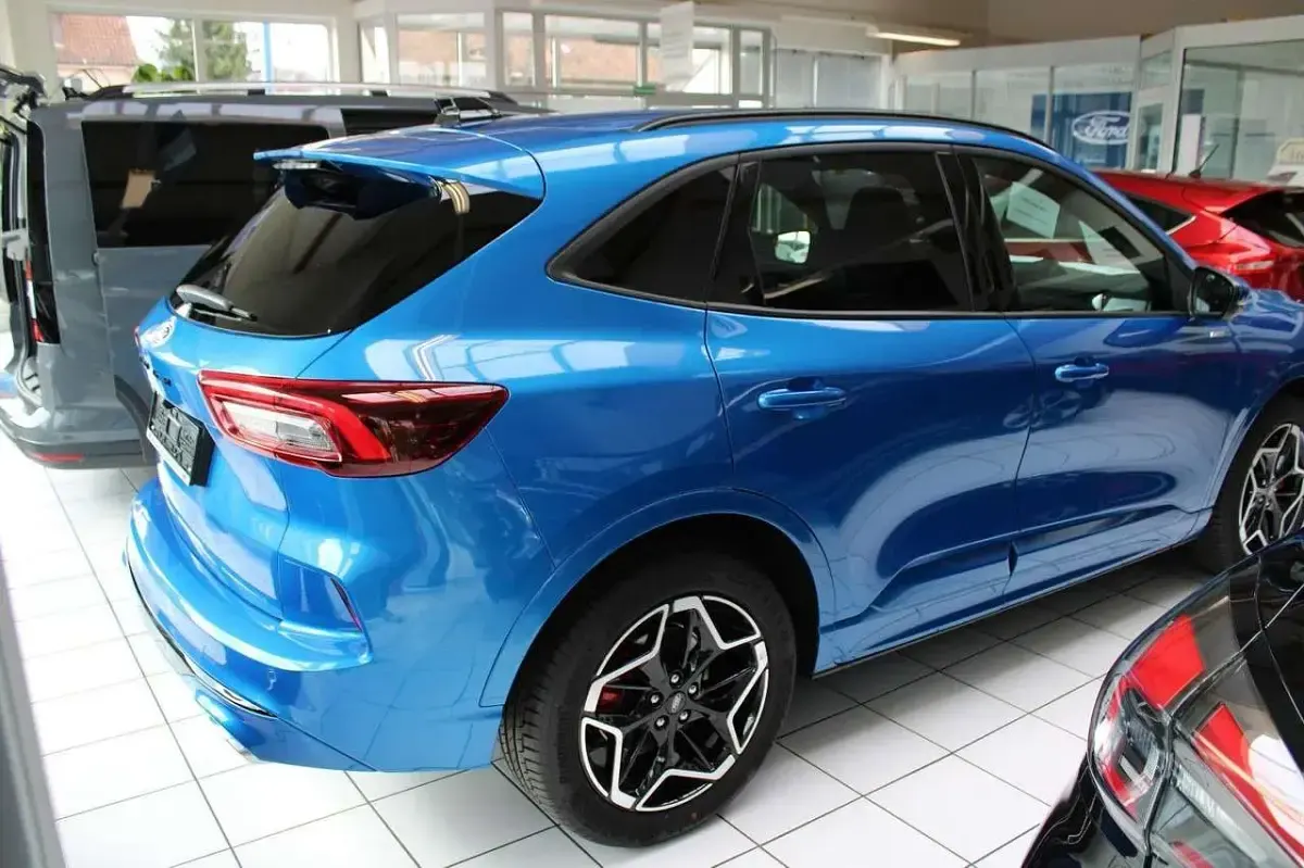 Neu Ford Kuga ST-Line X 186 PS (136 kW) 2026 Blau SUV