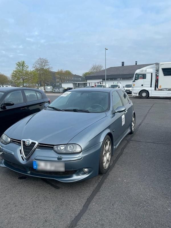 Grau Gebraucht 2002 Alfa Romeo 156 GTA Kombi | 12.500 € - Bild 1/4