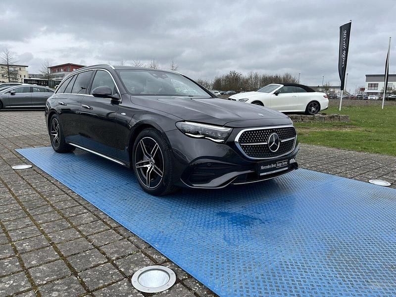 Gebraucht Mercedes E300 AMG 313 PS (230 kW) 2025 Grau Kombi