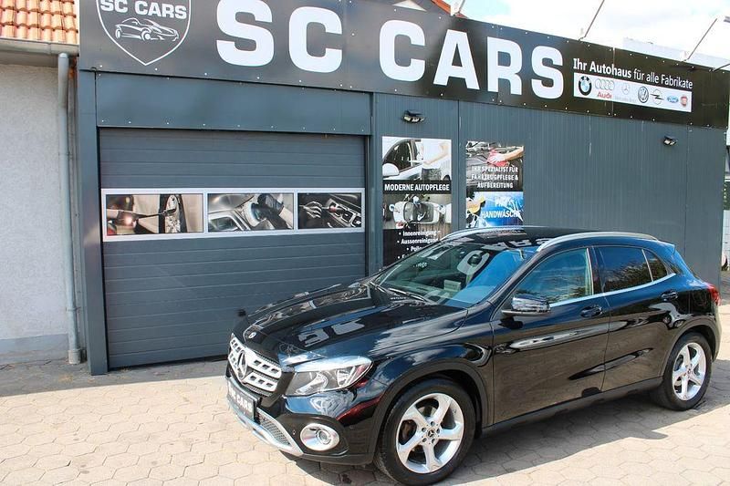 Schwarz Gebraucht 2018 Mercedes GLA220 SUV | 19.600 € (Guter Preis) - Bild 1/4