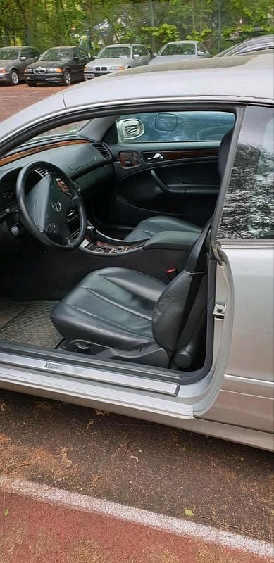 Gebraucht Mercedes CLK230 193 PS (141 kW) 2002 Silber Coupé