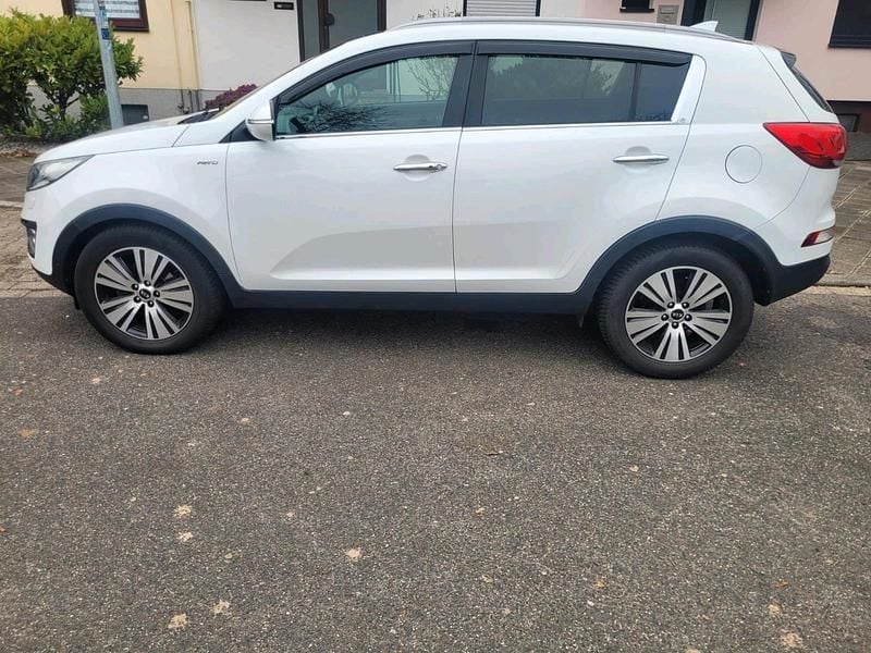 Weiß Gebraucht 2015 Kia Sportage SUV | 11.999 € (Fairer Preis) - Bild 1/4