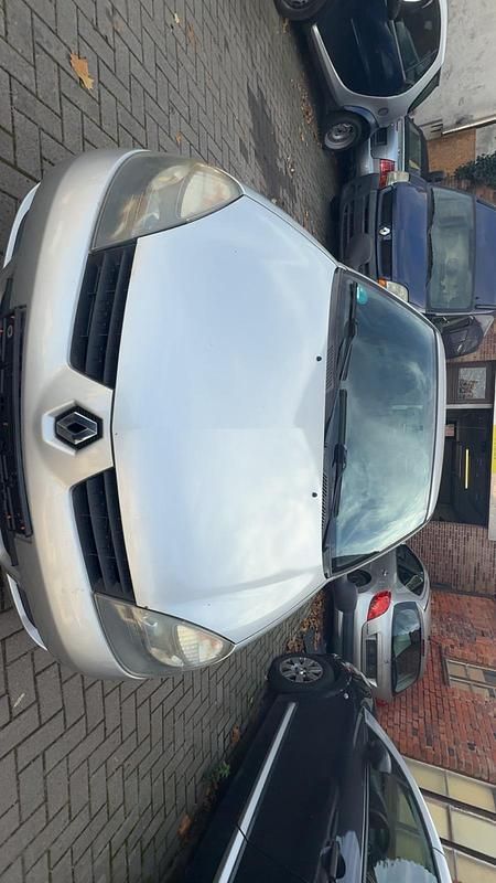 Gebraucht Renault Clio II 60 PS (44 kW) 2008 Silber Kleinwagen