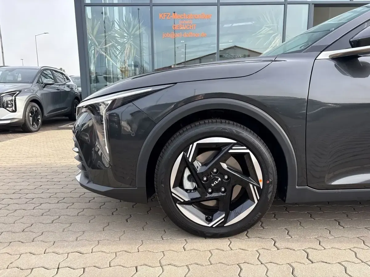 Neu Kia K4 Spirit 150 PS (110 kW) 2025 Interstellar grau metallic Limousine