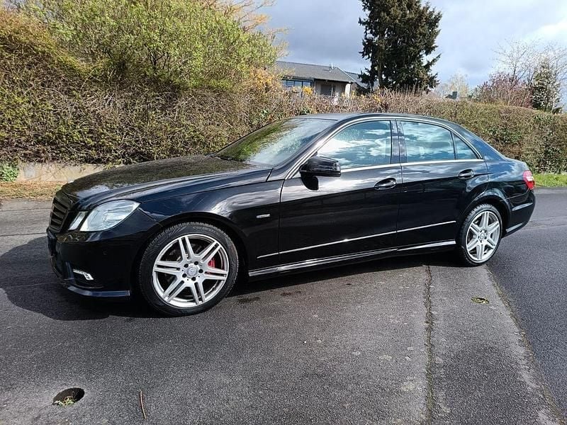 Gebraucht Mercedes E350 AMG 231 PS (169 kW) 2010 Schwarz Limousine