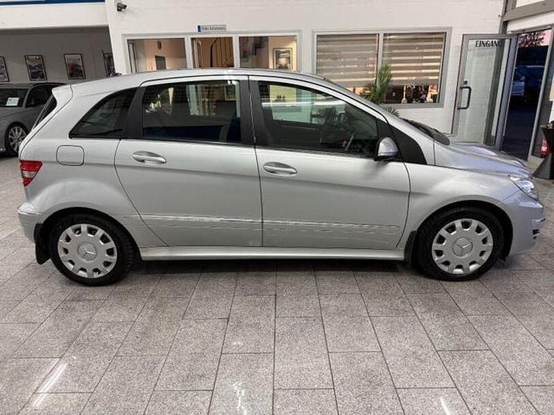 Gebraucht Mercedes B200 140 PS (102 kW) 2011 Silber Van / Kleinbus
