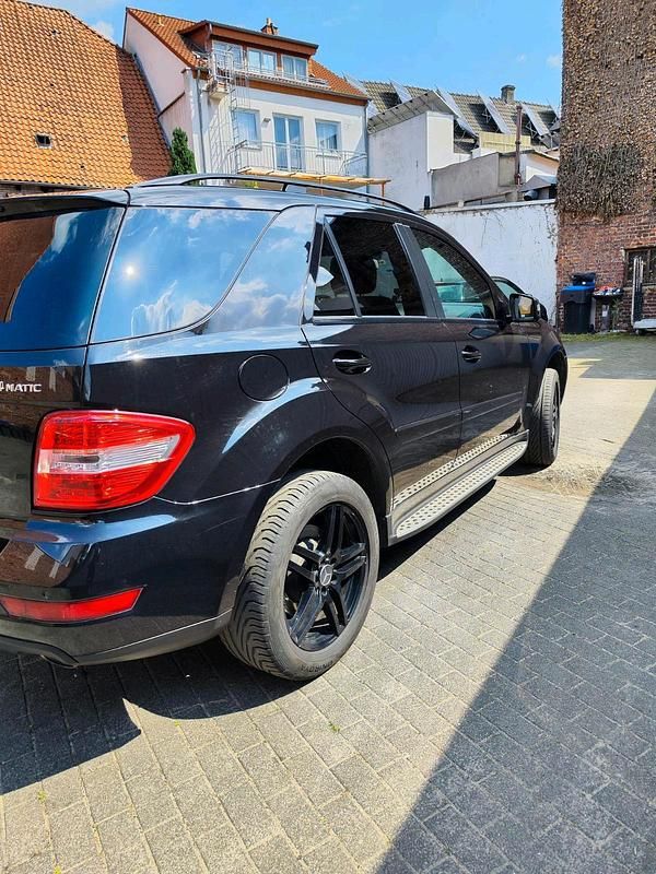 Gebraucht Mercedes ML350 231 PS (169 kW) 2010 Schwarz SUV