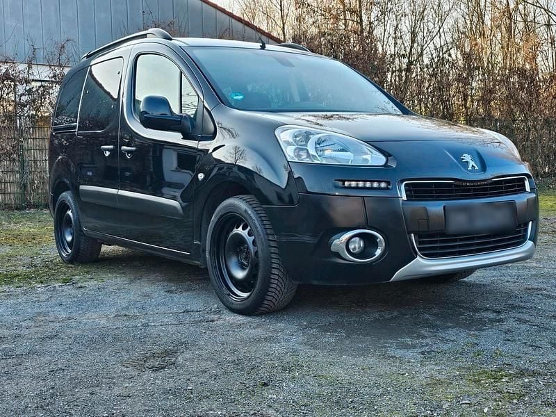 Gebraucht Peugeot Partner Tepee 120 PS (88 kW) 2015 Schwarz Van / Kleinbus