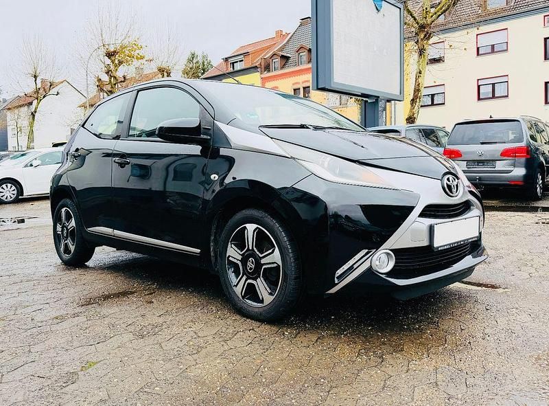 Schwarz Gebraucht 2015 Toyota Aygo X-clusiv Kleinwagen | 5.900 € (Fairer Preis) - Bild 1/4