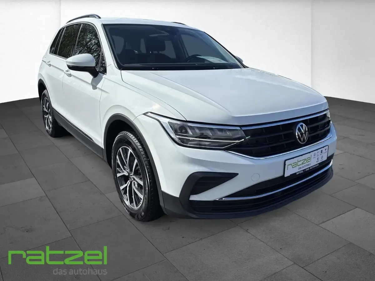 Gebraucht VW Tiguan Life 150 PS (110 kW) 2023 Weiß SUV