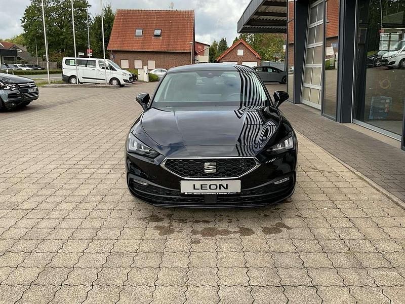 Neu Seat Leon Style 150 PS (110 kW) 2025 Midnight schwarz Kleinwagen