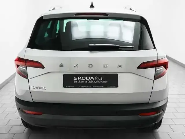 Gebraucht Skoda Karoq Clever 110 PS (80 kW) 2021 Stribrna brilliant/ brilliants SUV