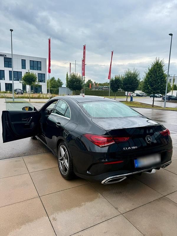 Schwarz Gebraucht 2023 Mercedes CLA180 AMG line Limousine | 28.500 € (Superpreis) - Bild 1/4
