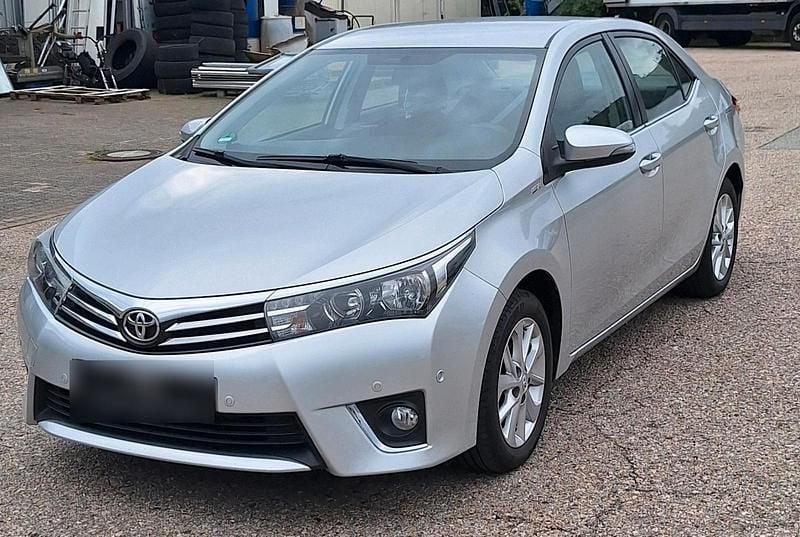 Gebraucht Toyota Corolla 132 PS (97 kW) 2015 Silber Limousine