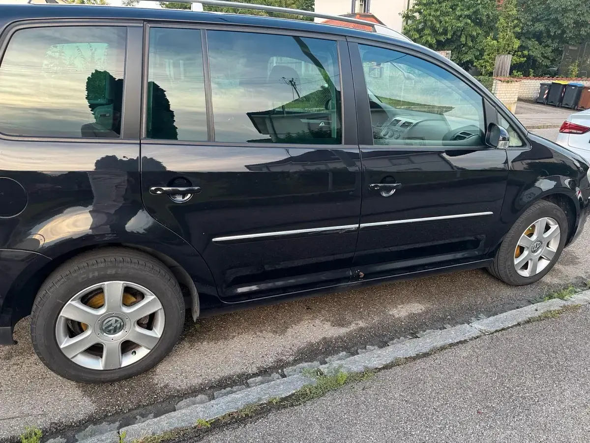 Gebraucht VW Touran 140 PS (102 kW) 2007 Schwarz Van / Kleinbus