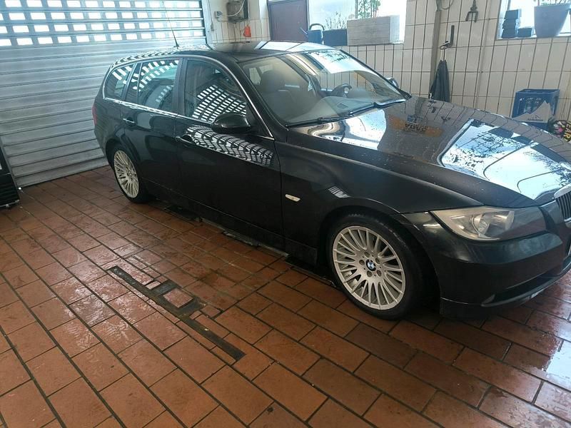 Gebraucht BMW 330 231 PS (169 kW) 2006 Schwarz Kombi