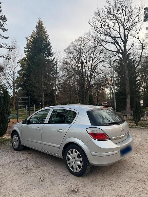Gebraucht Opel Astra 105 PS (77 kW) 2006 Silber Limousine