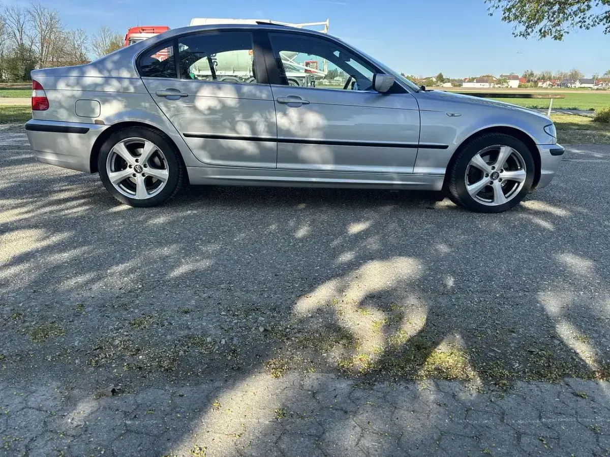 Gebraucht BMW 325 192 PS (141 kW) 2003 Silber Limousine